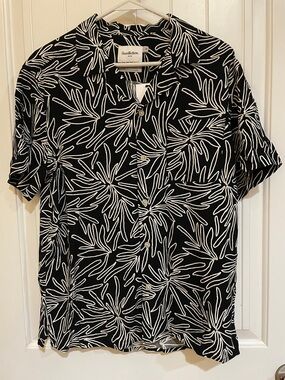 Goodfellow & Co black and white size medium button up short sleeve shirt NWT